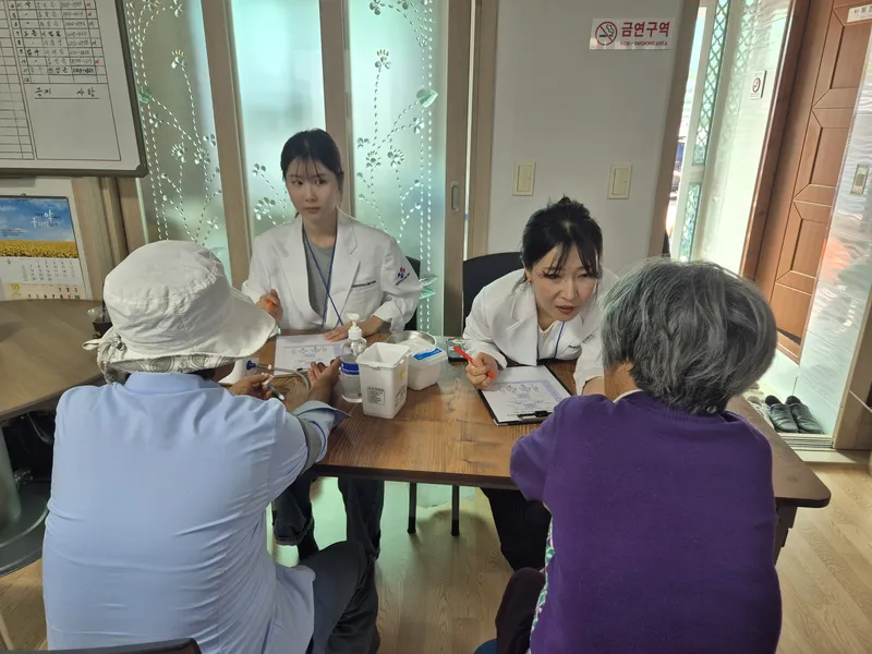 강원도 수해피해지역 의료봉사 · 한방 진료 사진 4