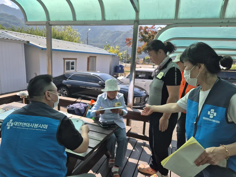 강원도 수해피해지역 의료봉사 · 한방 진료 사진 6