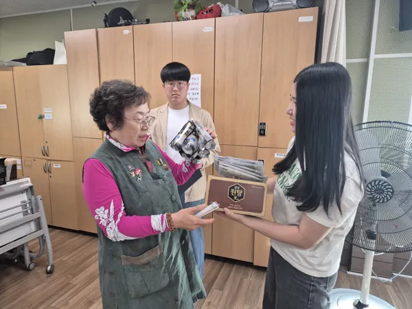 지역돌봄 내곁에 자원봉사 · 건강 상담과 쿨키트 나눔 사진 15