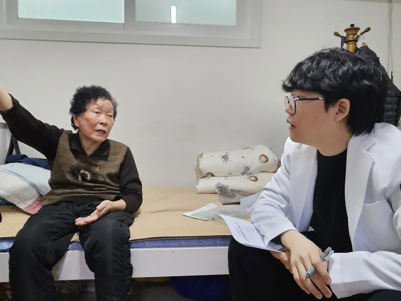 성동구 1인가구 어르신 찾아가는 약료봉사 사진 2