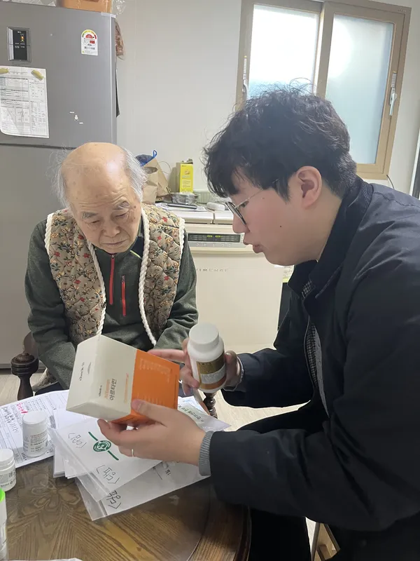 성동구 1인가구 어르신 찾아가는 약료봉사 사진 4